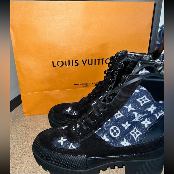 Size 40 1/2 EU : 9 US - Picture 1 of 4